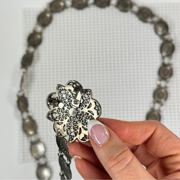 Silver Tone Medallion Belt Metal Link Statement Floral Clasp main image 7